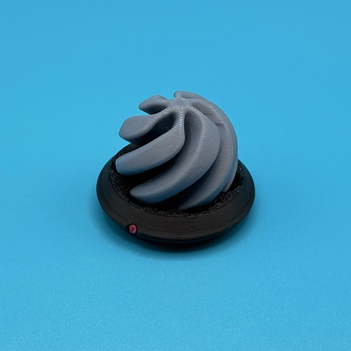 Swirling gray desktop spinner